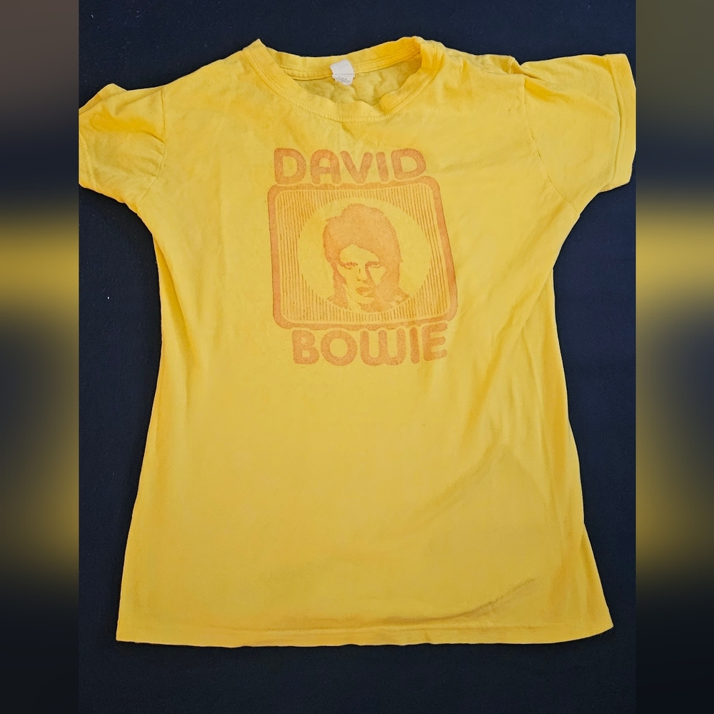 David Bowie Changes Shirt